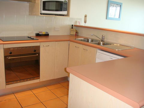 Alex Seaside Resort - Mackay Tourism 1