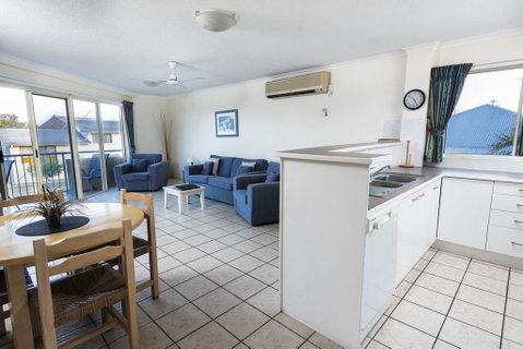 Alexander Beachfront Apartments - Mackay Tourism 3