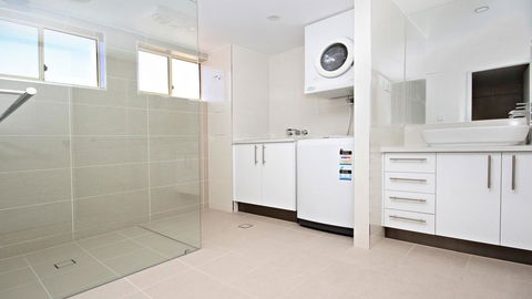 Alinga Unit 4, Amazing Ocean Views - Mackay Tourism 3