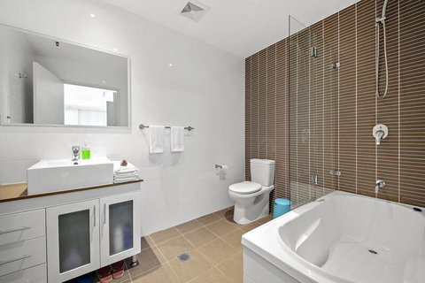 All Amenities Only Downstairs, 20 Mins To CBD - Mackay Tourism 2