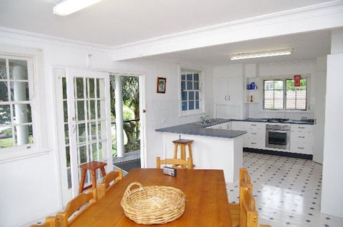Allamanda House, 3 Willow Street - Mackay Tourism 2