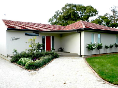 Almas Cottage - Mackay Tourism 1
