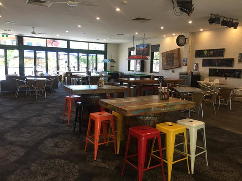 Alpine Hotel Bright - Mackay Tourism 1