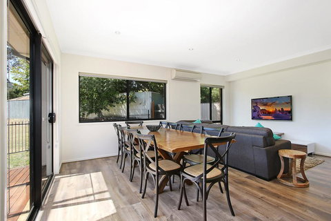 Alpine Knights Stylish Luxury - Mackay Tourism 1