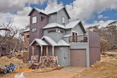 Alyeska - Mackay Tourism 0