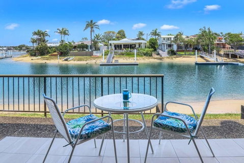 Amazing Modern Apartment On The Canal - Mackay Tourism 2
