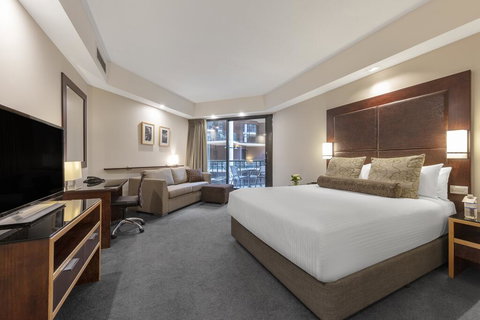 Amora Hotel Riverwalk - Mackay Tourism 3