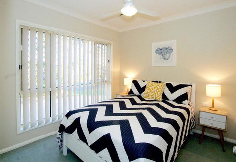 Anaheim Entertainer By Getastay - Mackay Tourism 1