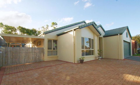 Anaheim Entertainer By Getastay - Mackay Tourism 2