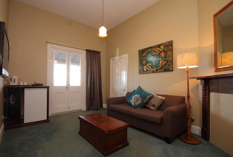 Anchorage Seafront Hotel - Mackay Tourism 1