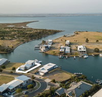 Anchored - Access to the Gippsland Lakes - Mackay Tourism