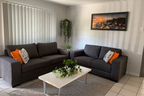 Andergrove Home With A Garden View-Wi-fi & Netflix - Mackay Tourism 0