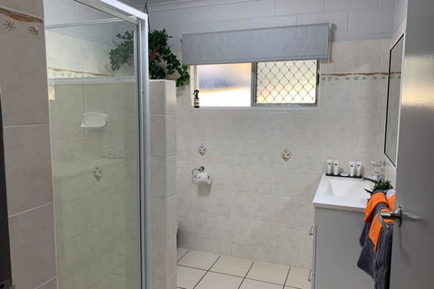 Andergrove Home With A Garden View-Wi-fi & Netflix - Mackay Tourism 3