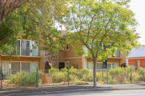 Angaston Mews - Mackay Tourism 0