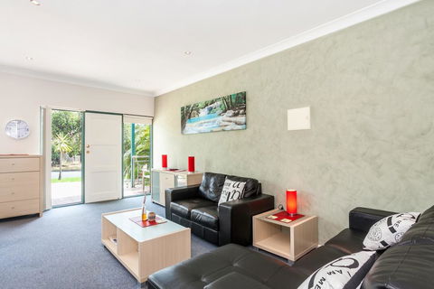 Anglesea River Apartments - 2 Bed Unit 2/4 - Mackay Tourism 1