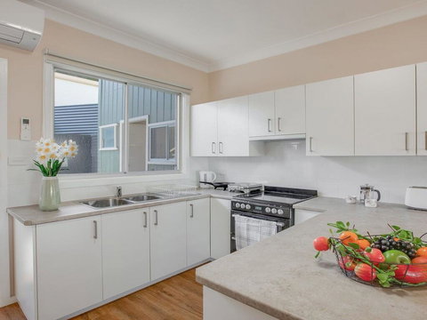 Antonio's Paradise - Spectacular Views Over Warrain Beach - Mackay Tourism 1