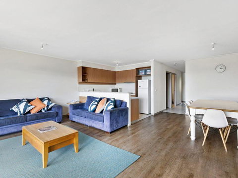 APARTMENT 29 PACIFIC APARTMENTS - Grand Escape With Ocean Views - Mackay Tourism 3