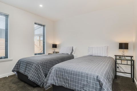 Apartments On Fraser Bicheno - Mackay Tourism 3