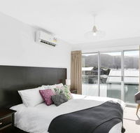 APOLLO 13 STUDIO - free wifi opposite beach - Mackay Tourism
