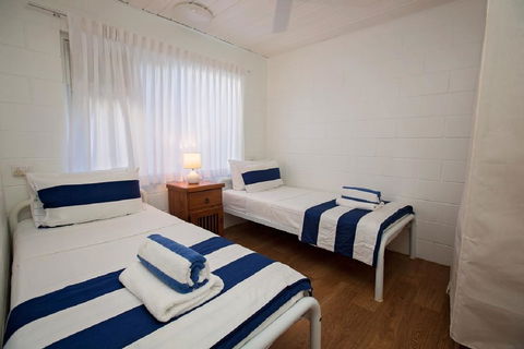 Apollo Jewel Beachfront Apartments - Mackay Tourism 1