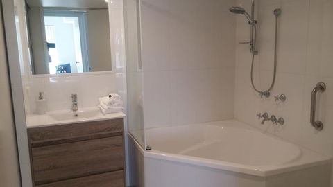 Apollo Luxury Apartments - Mackay Tourism 1