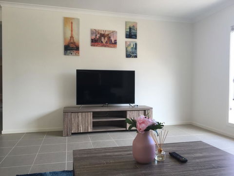 Apple House Point Cook - Mackay Tourism 1