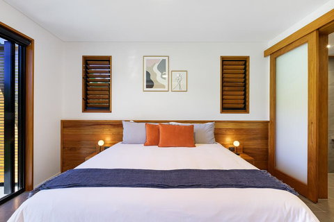 Aqua - At Funnel Bay - Mackay Tourism 1