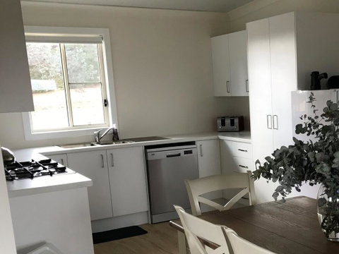 Arcadian Cabin - Southern Highlands River Retreat - Mackay Tourism 1