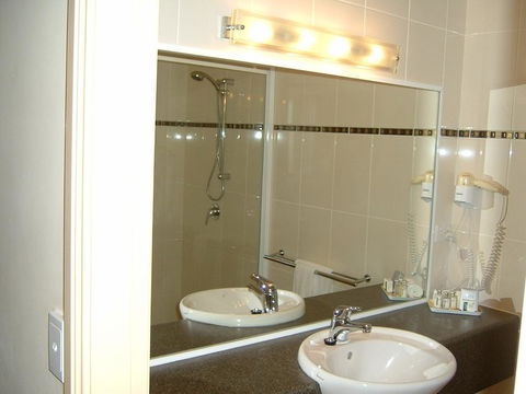 Armidale Pines Motel - Mackay Tourism 1