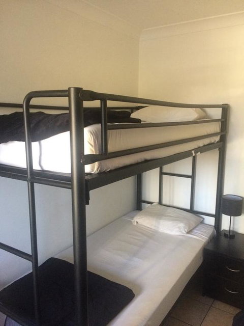 Arrival Lodge Bed & Breakfast - Mackay Tourism 1