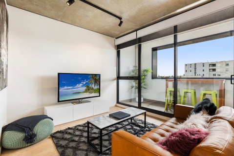 Artsy Apartment CBD City Views And Balcony - Mackay Tourism 1