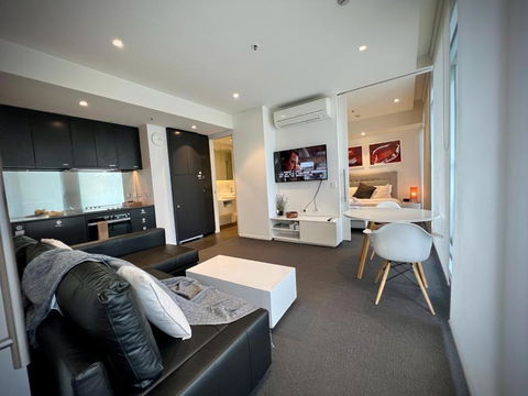 Luxury 2 Bedroom Suite Near Adelaide With A Car Park - Mackay Tourism 0
