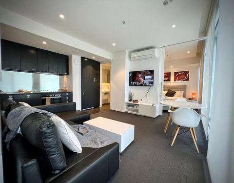 Luxury 2 Bedroom Suite Near Adelaide With A Car Park - Mackay Tourism 3