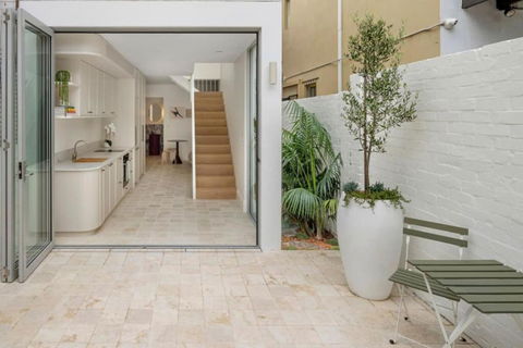 Luxury Designer Redfern House - Mackay Tourism 0