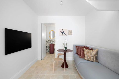 Luxury Designer Redfern House - Mackay Tourism 1