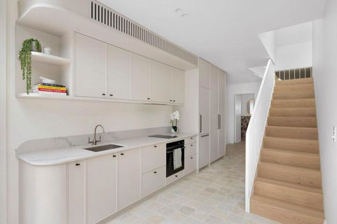 Luxury Designer Redfern House - Mackay Tourism 2