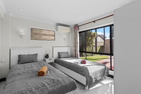 Luxury Living 2B2B In Southern Brisbane Parking - Mackay Tourism 3