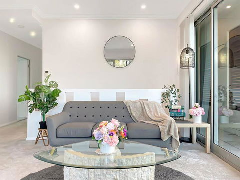 Luxury Retreat Sydney Airport Direct Train Line - Mackay Tourism 1