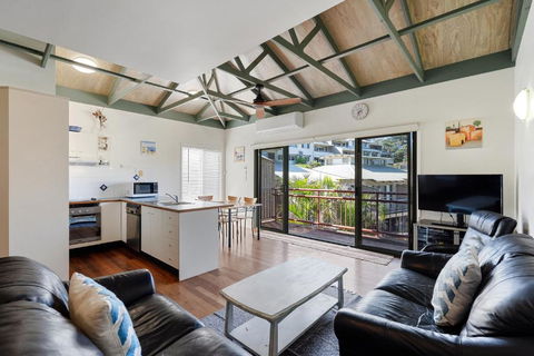 MAIN STAY - 100m To Patrolled Beach, Pool, Wifi, Close To Cafes - Mackay Tourism 0