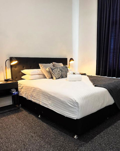 Manjimup Hotel - Mackay Tourism 1