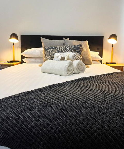 Manjimup Hotel - Mackay Tourism 0