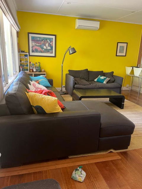 Mcrae Retro Beach House ! - Mackay Tourism 0