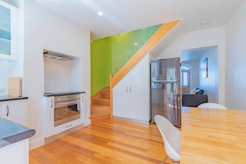 MELVINGTON BOUTIQUE APARTMENT IN HOBART CBD O - Mackay Tourism 2