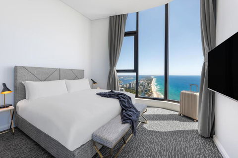 Meriton Suites Surfers Paradise - Mackay Tourism 0