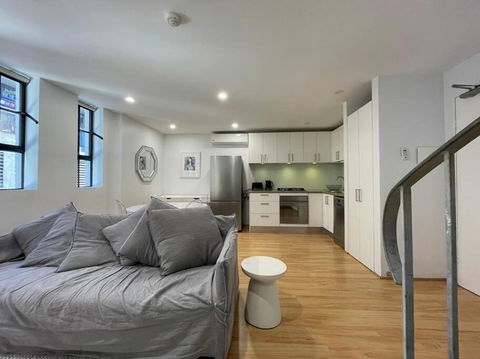 Modern 2 Bedroom Warehouse Conversion - Mackay Tourism 0