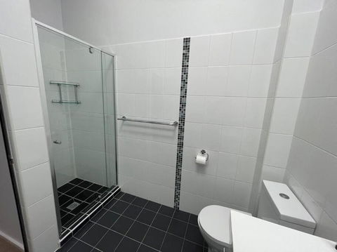 Modern 2 Bedroom Warehouse Conversion - Mackay Tourism 2