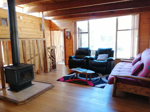 Minnow Cabins Lower Beulah - Mackay Tourism 1