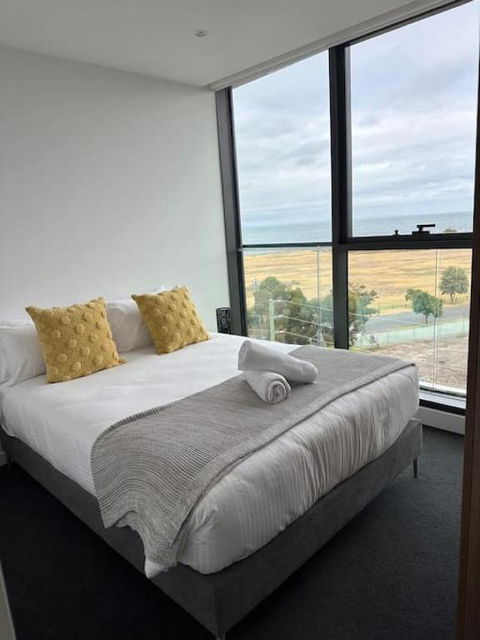Modern 2 BRM Apt In Williamstown - Mackay Tourism 3
