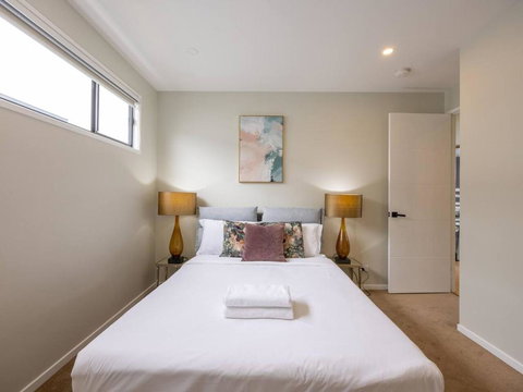 Modern 5BR With Pool Scenic Views And Private Cinema - Mackay Tourism 2