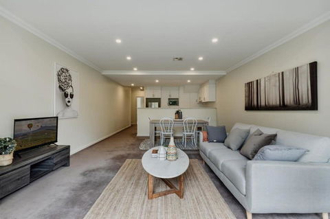 Modern Apartment In The Heart Of Canberra - Mackay Tourism 2